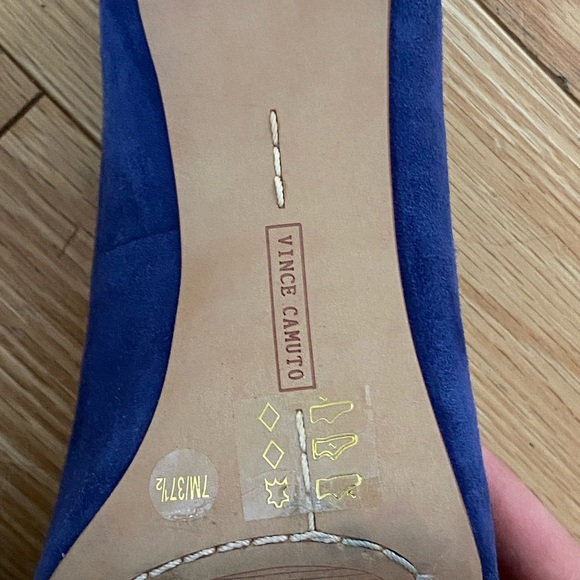 Vince Camuto Deep Blue True Suede Savilla Pumps - Women’s size 7M - Picture 3 of 3